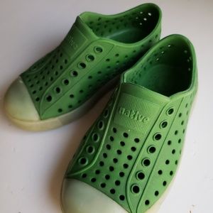 Green glow-in-the-dark Native Shoes C8